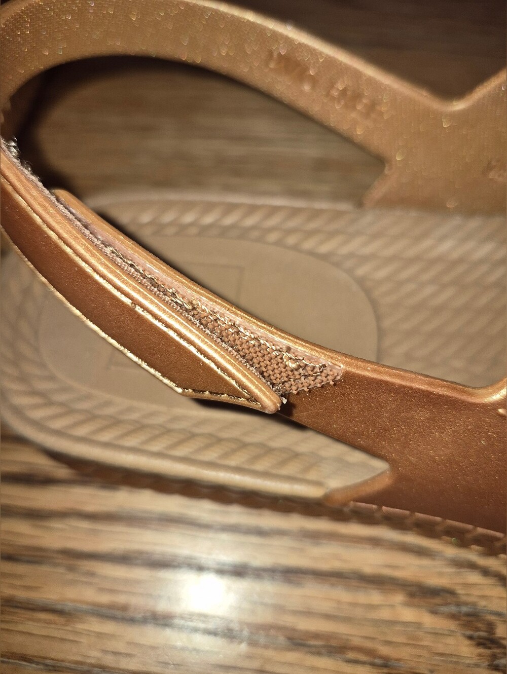 Reef Women's Water Vista Sandals in a Bronzed, Textured Finish Size 9 - Picture 5 of 6